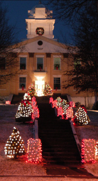 Carter County Courthouse dressed for the holidays.